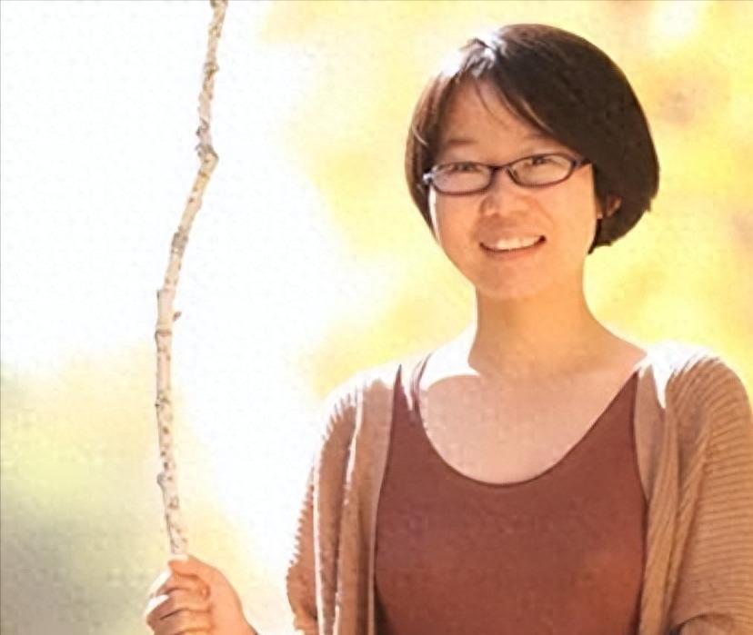 app下载入口-45岁的李娟近况曝光，住15W的房子，不生孩子也不上班，选择隐居